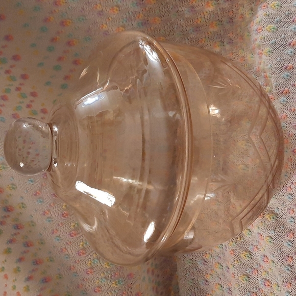 Gorgeous light peach etched glass candy dish 7 inches - Picture 3 of 9